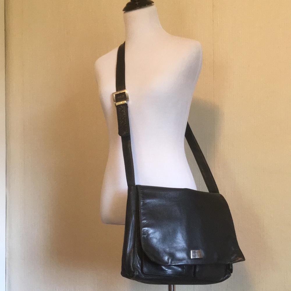 Classic Black Leather Perlina Messenger Bag